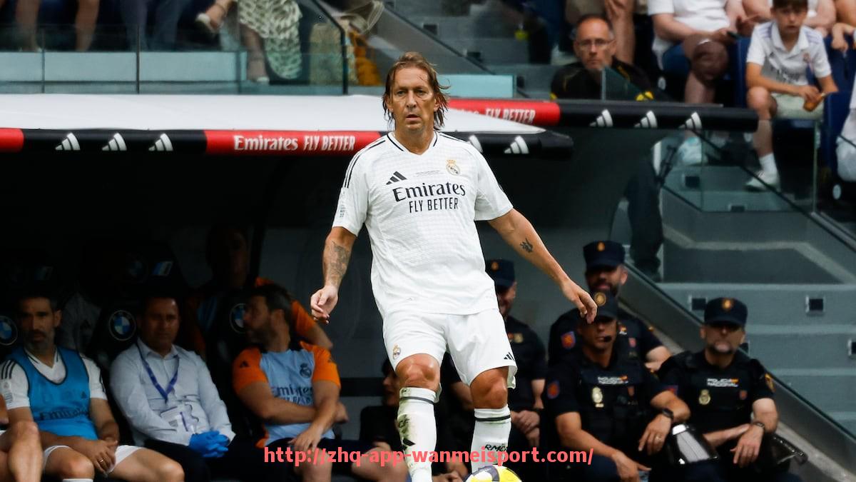 完美体育官方入口-世俱杯比赛精彩瞬间剪辑合集与高光画面重现